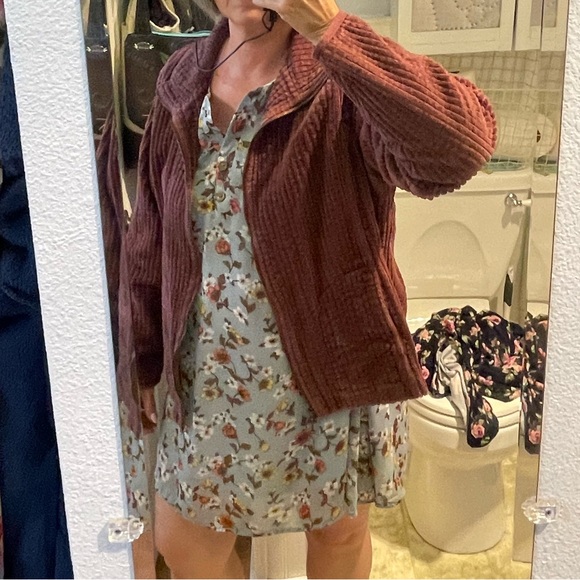 Built by Dreamers XXL sheer floral blue with liner. 2/3 sleeves. - Picture 9 of 9